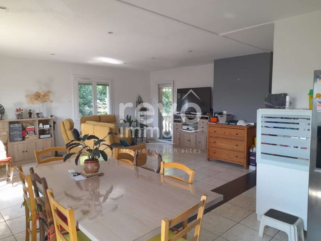 Appartement à MONTBAZIN