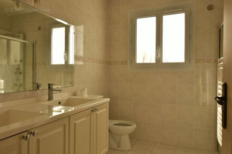 Maison à FONTVIEILLE