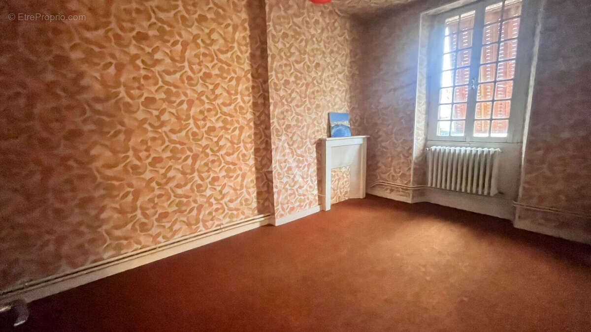 Maison à COMBREE
