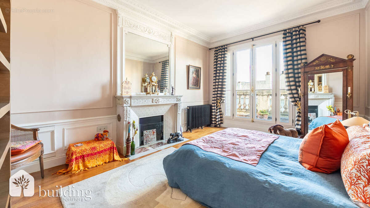Appartement à PARIS-16E