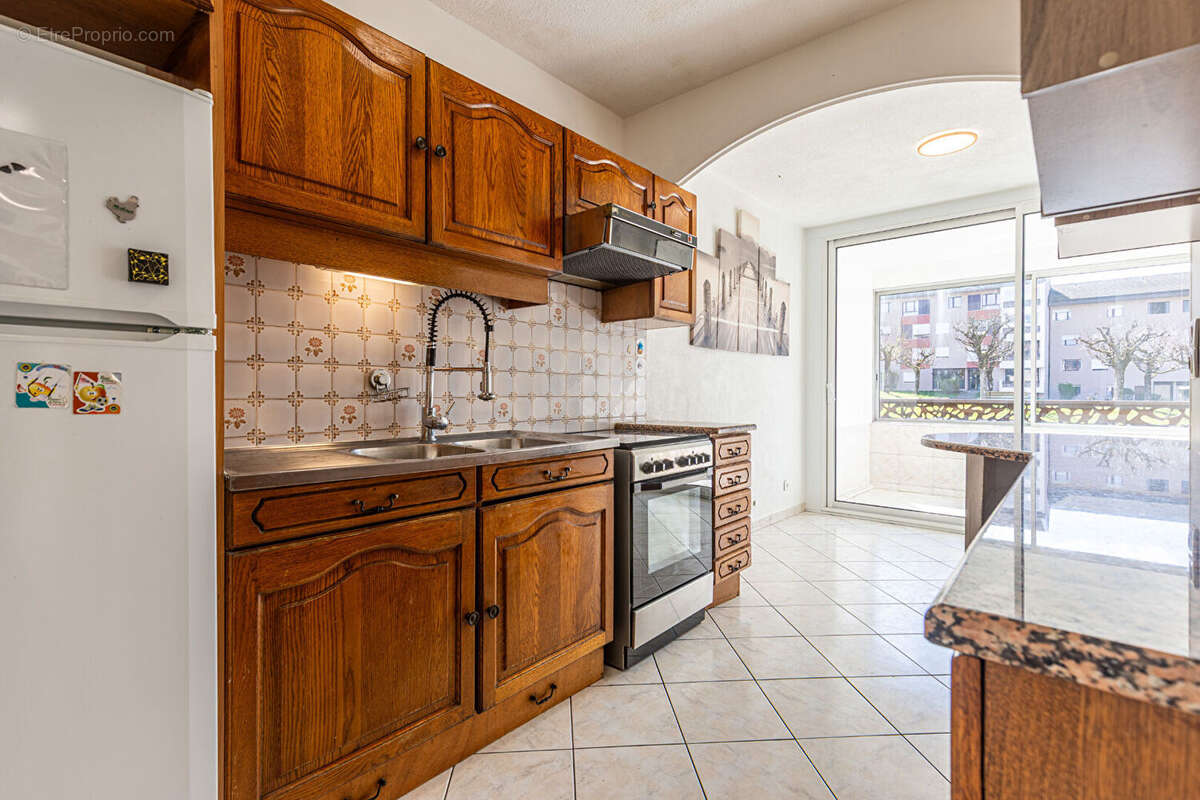 Agence immobiliere laforet - "kaki" - co-exclusivite - annecy / cran-gevrier - appartement t5 traversant de 100,91 m² - loggia - - photo 4