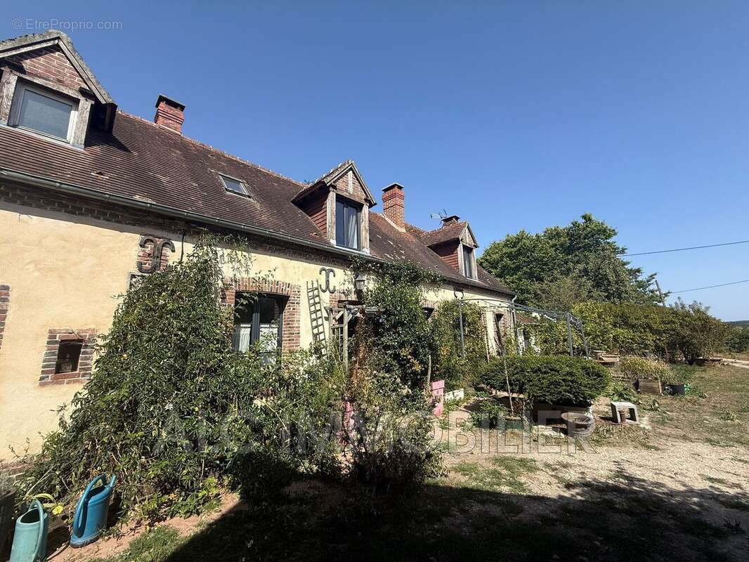 Maison à SAINT-AQUILIN-DE-CORBION