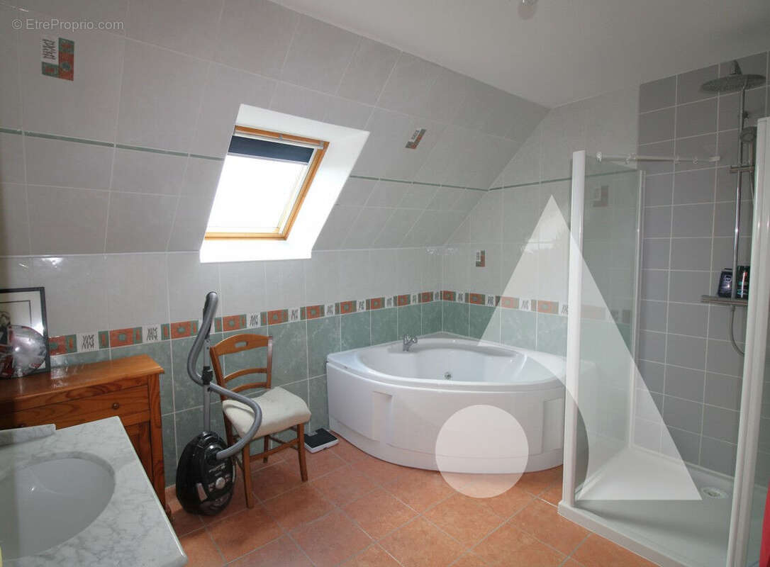 Maison à LACROIX-SAINT-OUEN