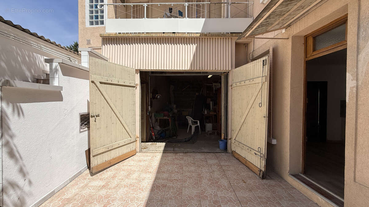 Investissement locatif à Vichy - Immeuble 3 appartements 4 garages - photo 21