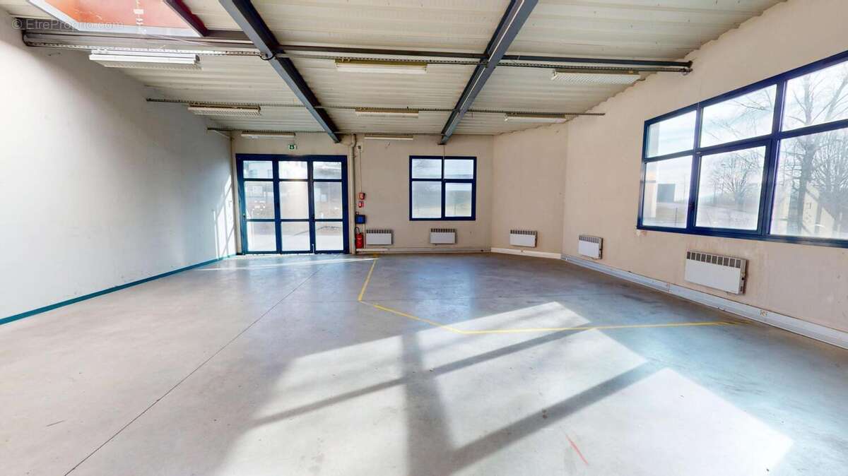 Photo 5 - Commerce à SAINT-QUENTIN-FALLAVIER