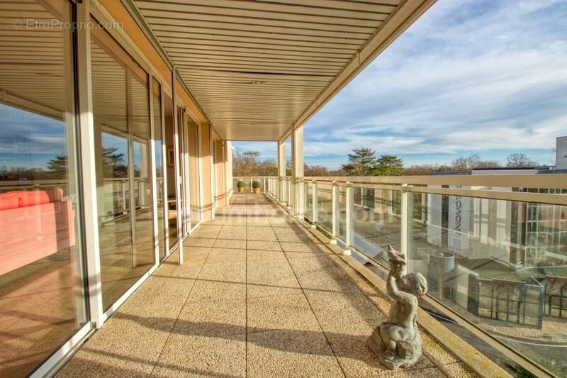Appartement à vendre 6 pièces 220 m2 La Genette - Dernier étage – Terrasse panoramique LA ROCHELLE (17) - photo 2