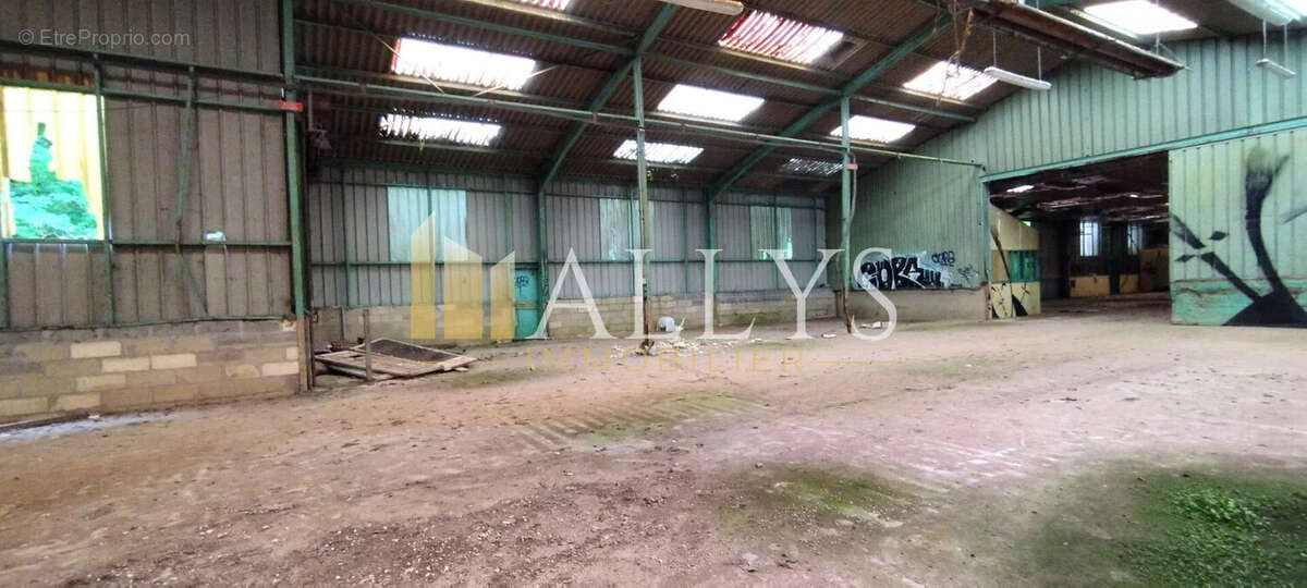 Commerce 937 m² à Fleury-Sur-Andelle  - photo 4