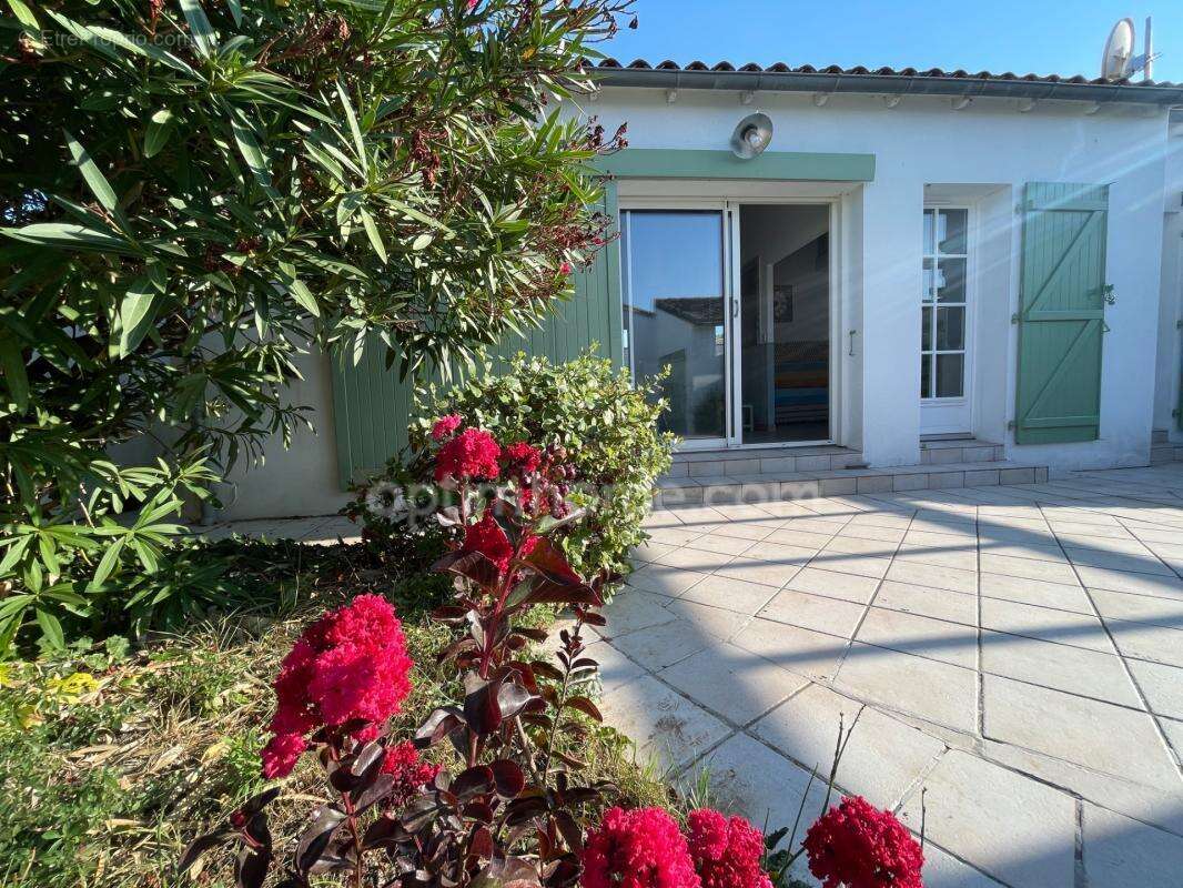 Maison de plain-pied – 83 m² avec dépendance – Terrasse & Jardin – Le Bois-Plage-en-Ré - photo 2