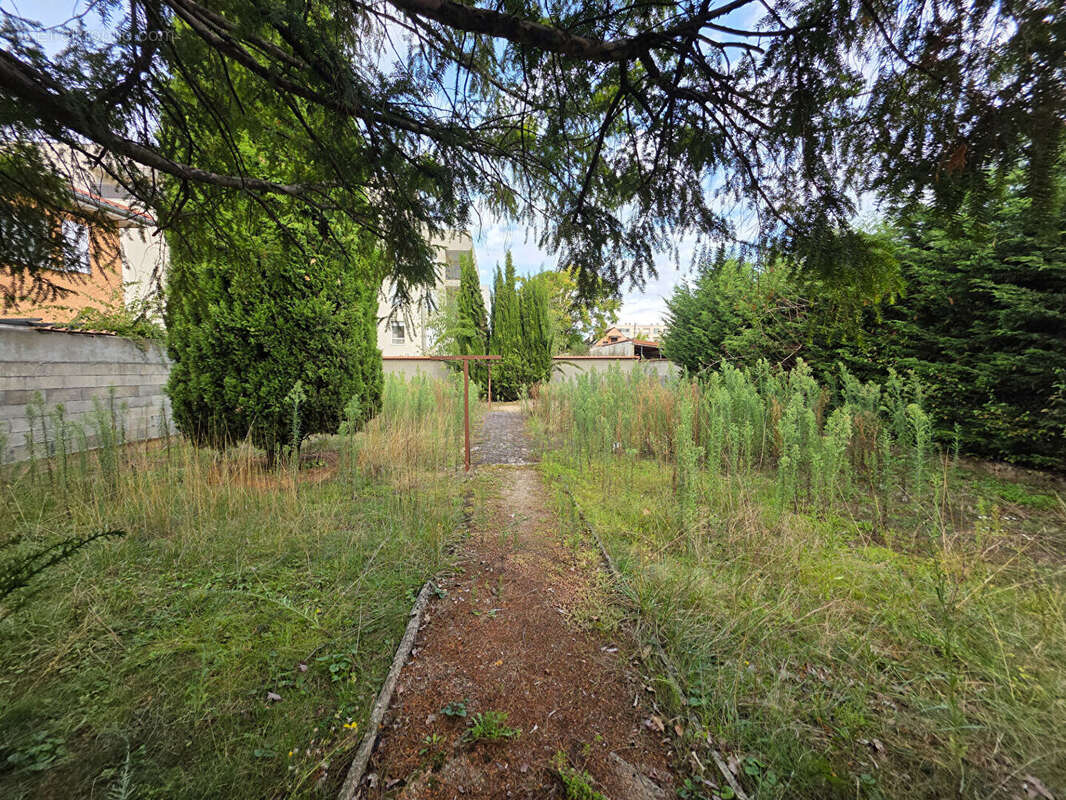? RARE À LA VENTE ? Terrain constructible 395 m² à Villeurbanne ? Projet maison 135 m² + garage double - photo 4