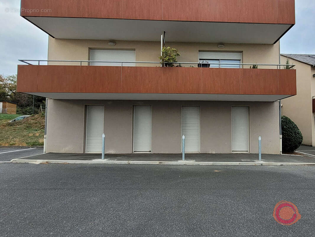 Commerce à MONTBAZENS