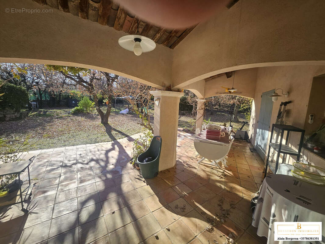 Maison à SAINT-CEZAIRE-SUR-SIAGNE