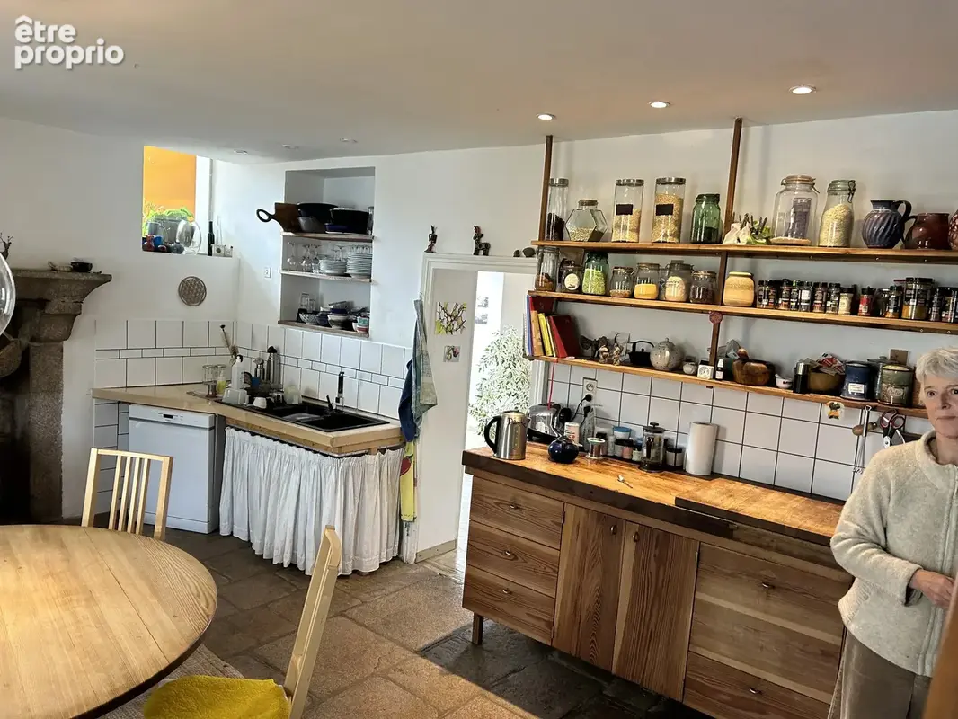 Grande maison familiale avec de nombreuses dépendances et un fort potentiel commercial - photo 4