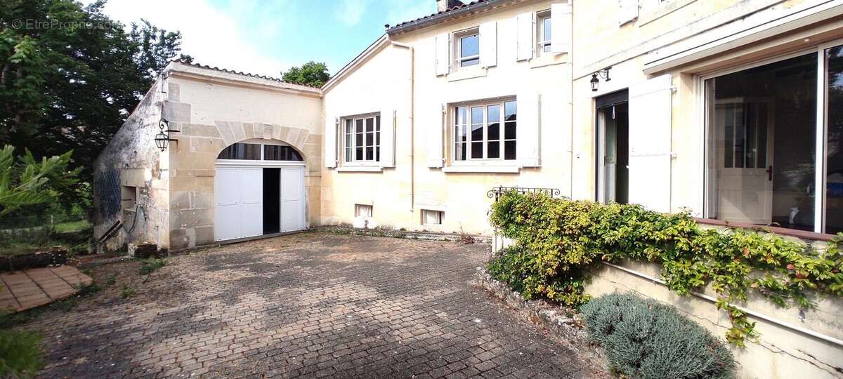 Maison à SAINT-SULPICE-DE-COGNAC