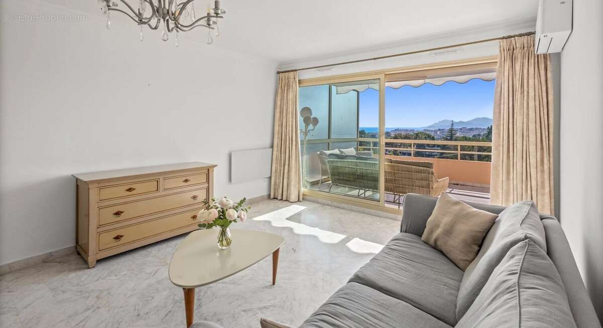 Appartement à LE CANNET