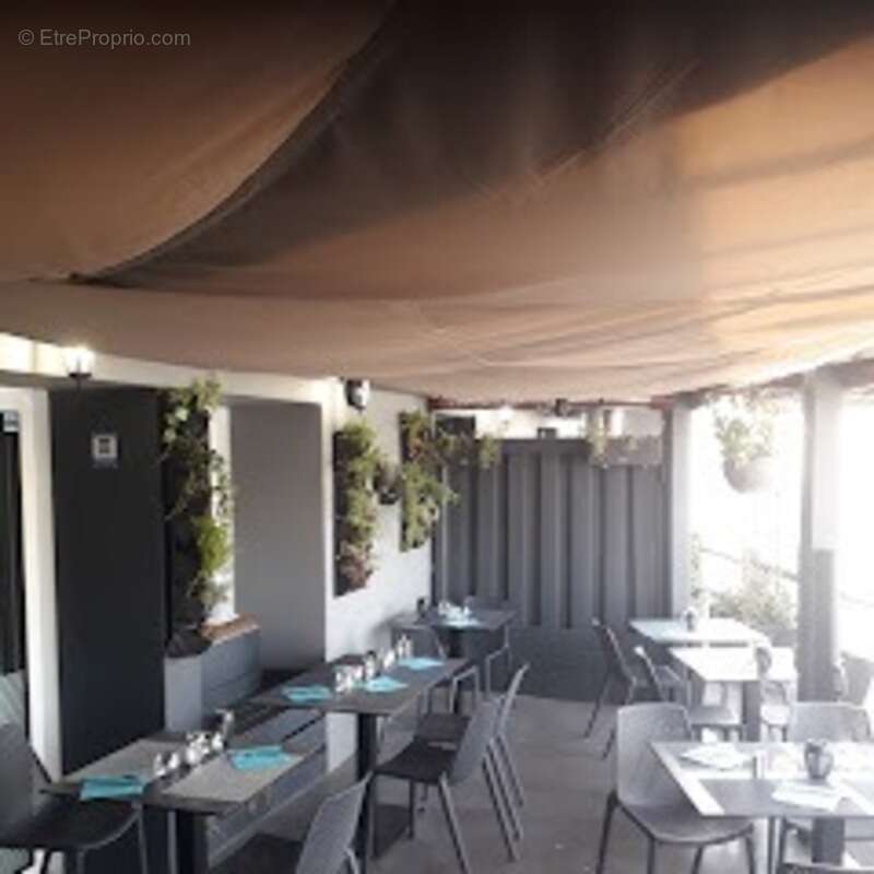 Commerce à NIEUL-LE-DOLENT