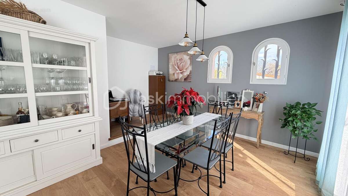 Maison à PEZILLA-LA-RIVIERE