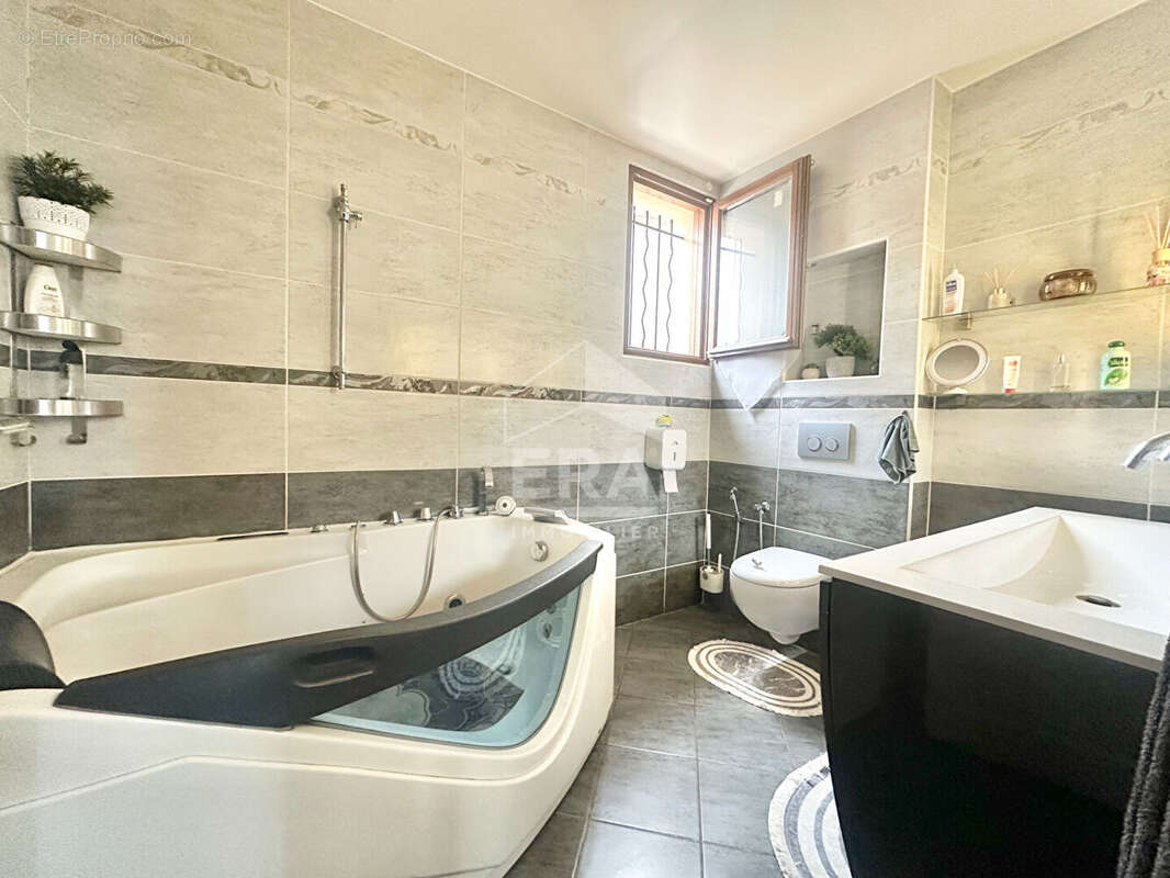 Maison à SARTROUVILLE