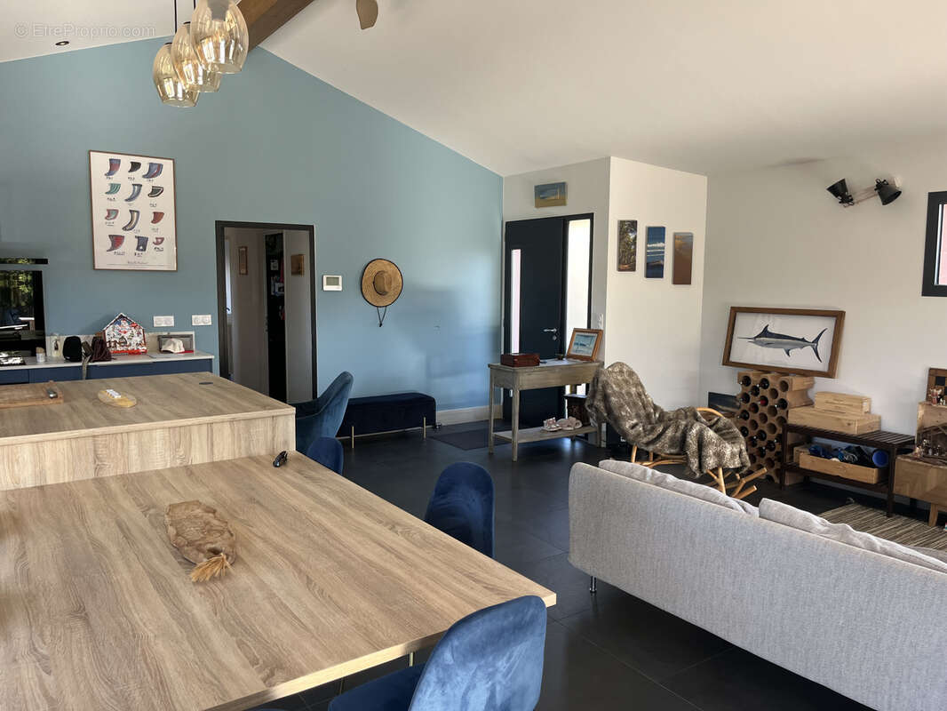 Maison à VENDAYS-MONTALIVET