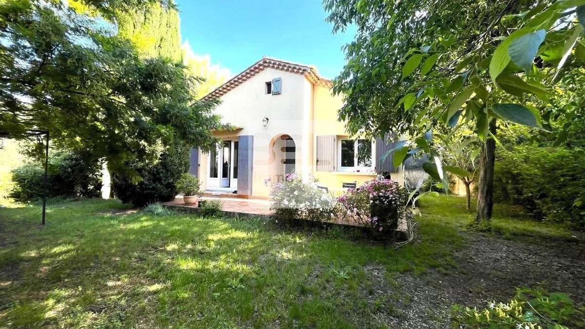 Maison à LAUDUN-L'ARDOISE