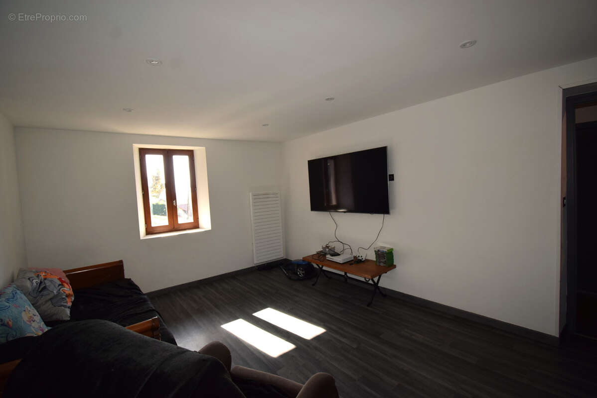 Maison à CHINDRIEUX