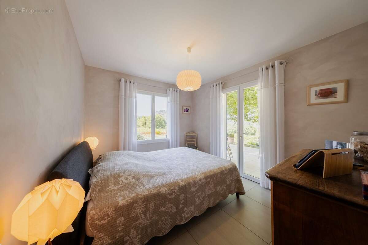 Maison à SAINT-VICTOR-LA-COSTE