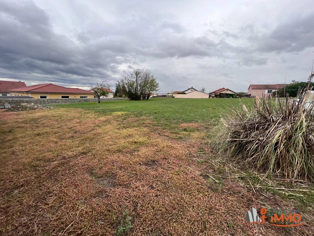 Terrain à MONTBRISON