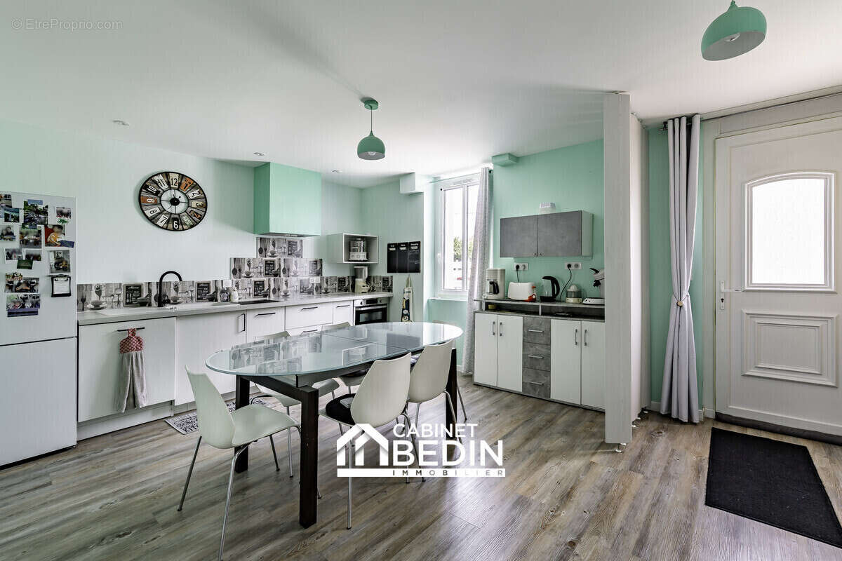 Maison 95 m² à Saint-Medard-En-Jalles  - photo 3