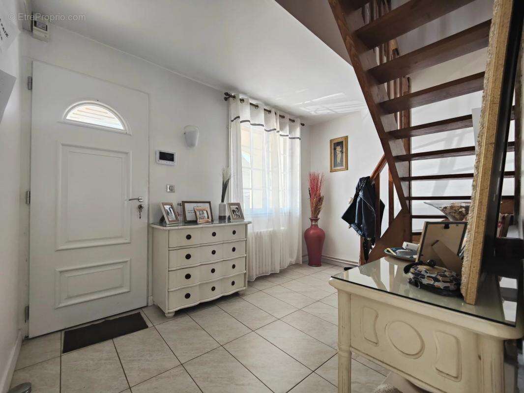 Maison à LES CLAYES-SOUS-BOIS