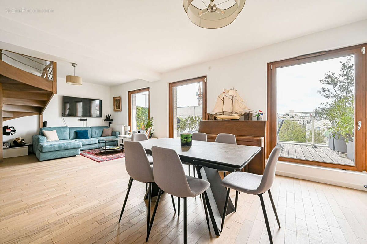 Beau Duplex dernier étage avec 80m² d'espaces extérieurs - photo 2