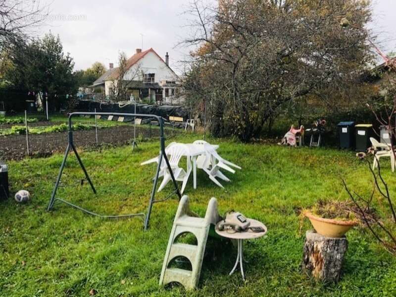 Appartement à MENETOU-COUTURE