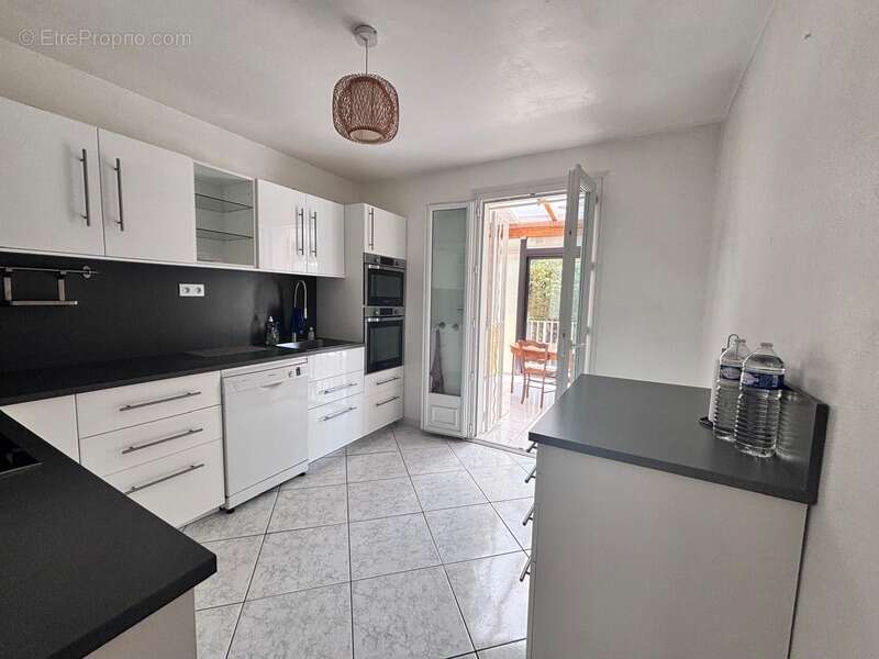 JUVIGNAC – Villa familiale avec T2 indépendant, jardin et piscine - photo 6