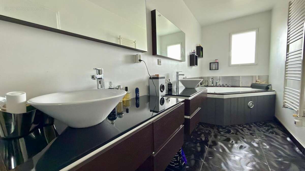 Maison à NEUILLY-SUR-MARNE