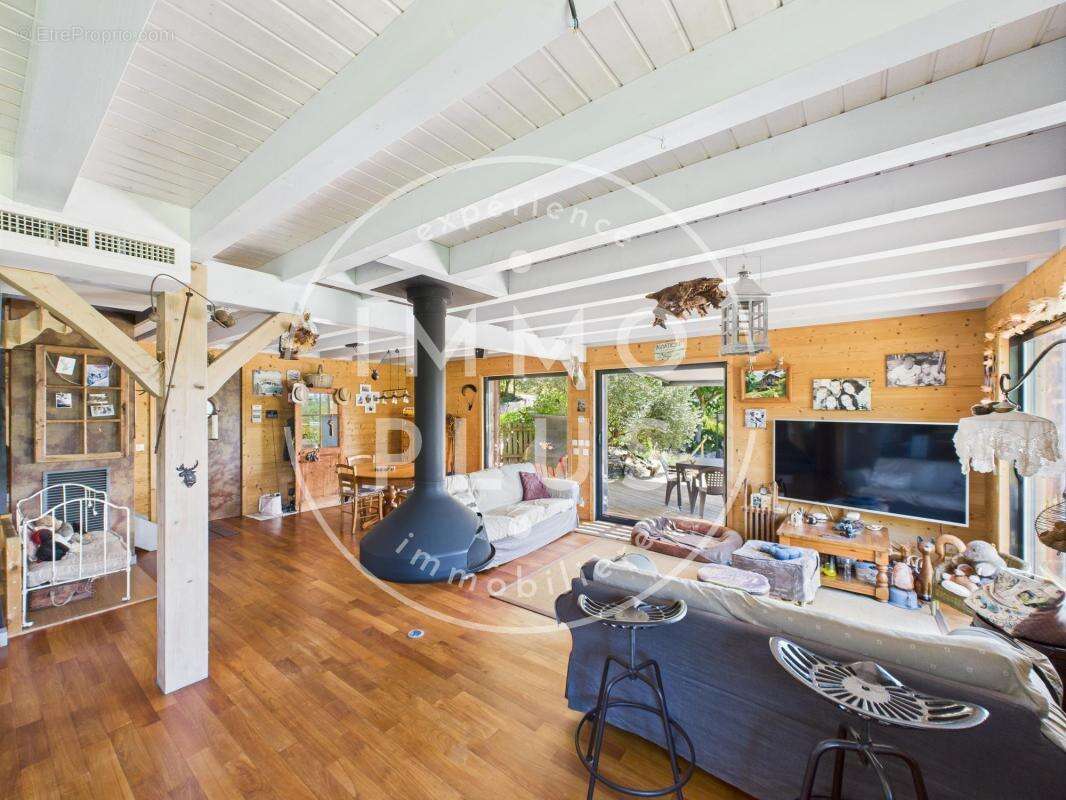 Maison à SERRIERES-EN-CHAUTAGNE