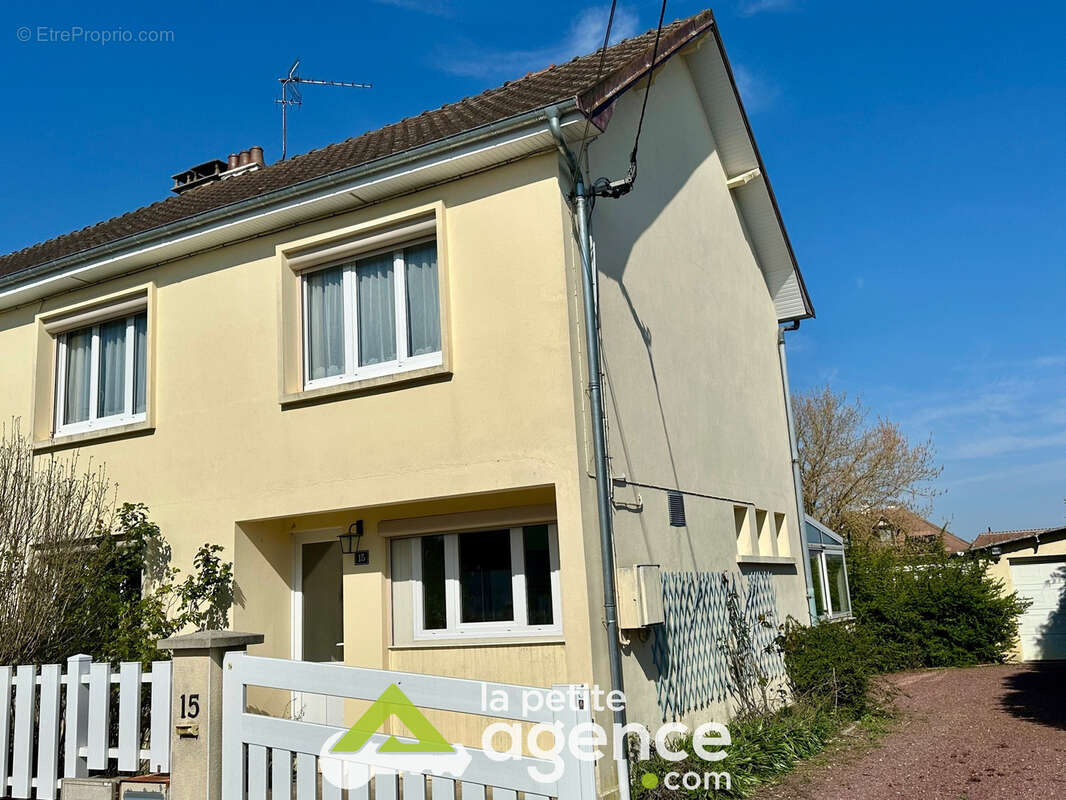 Maison à SAINT-DOULCHARD