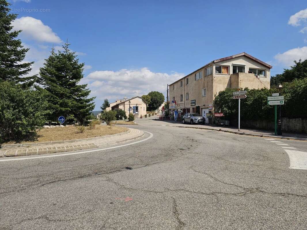 Ensemble immobilier avec commerces et logements – Idéal investisseur - photo 5