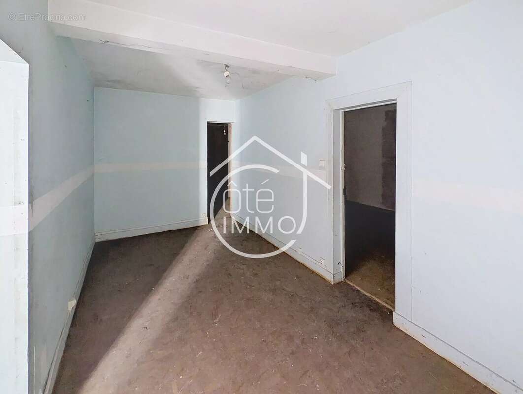 LA FORCE : Maison de 101m² avec local commercial de 111m² à rénover entièrement - photo 6