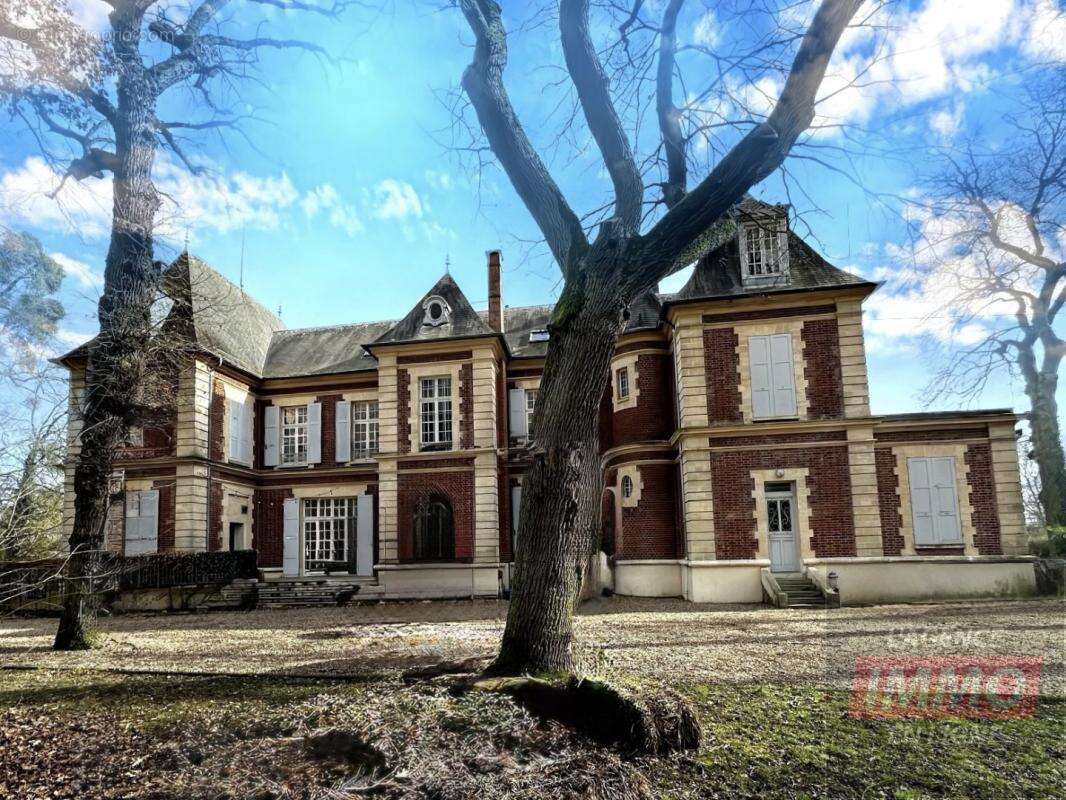 Maison 680 m² à Pontoise  - photo 2