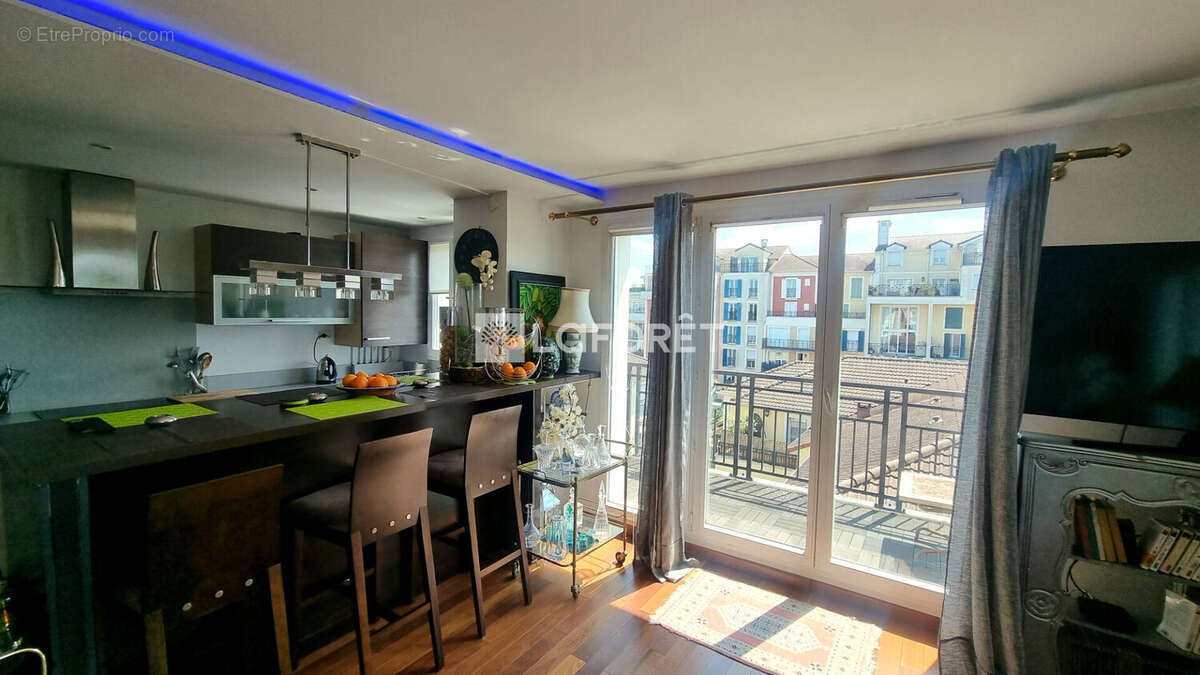 Appartement à VILLENEUVE-LA-GARENNE