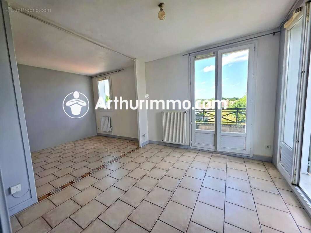 Appartement à SAVIGNY-LE-TEMPLE