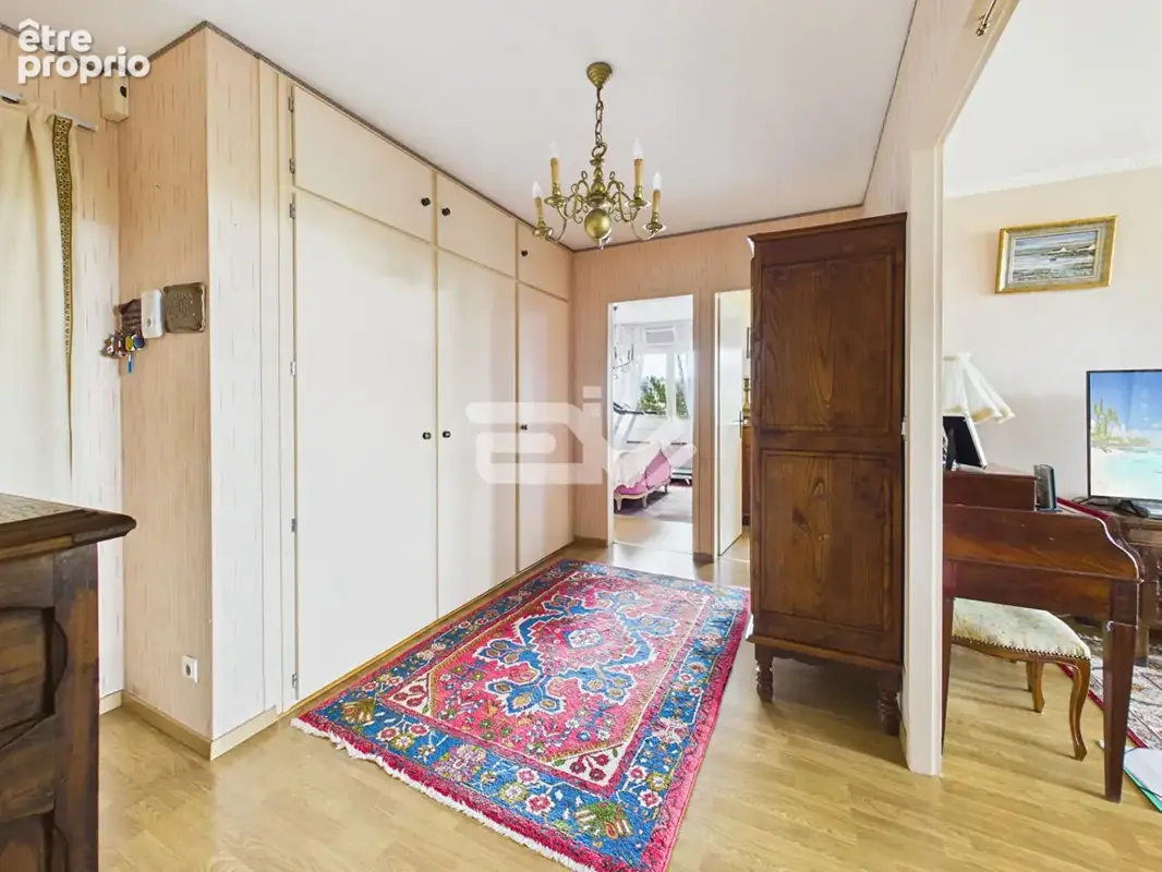 Appartement 4 ème et avant dernier étage - 89 m² - 2/3 chambres - Balcons - Box fermé /parking - Cave - Ascenseur - photo 4