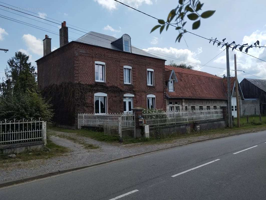Maison à AVESNES-SUR-HELPE