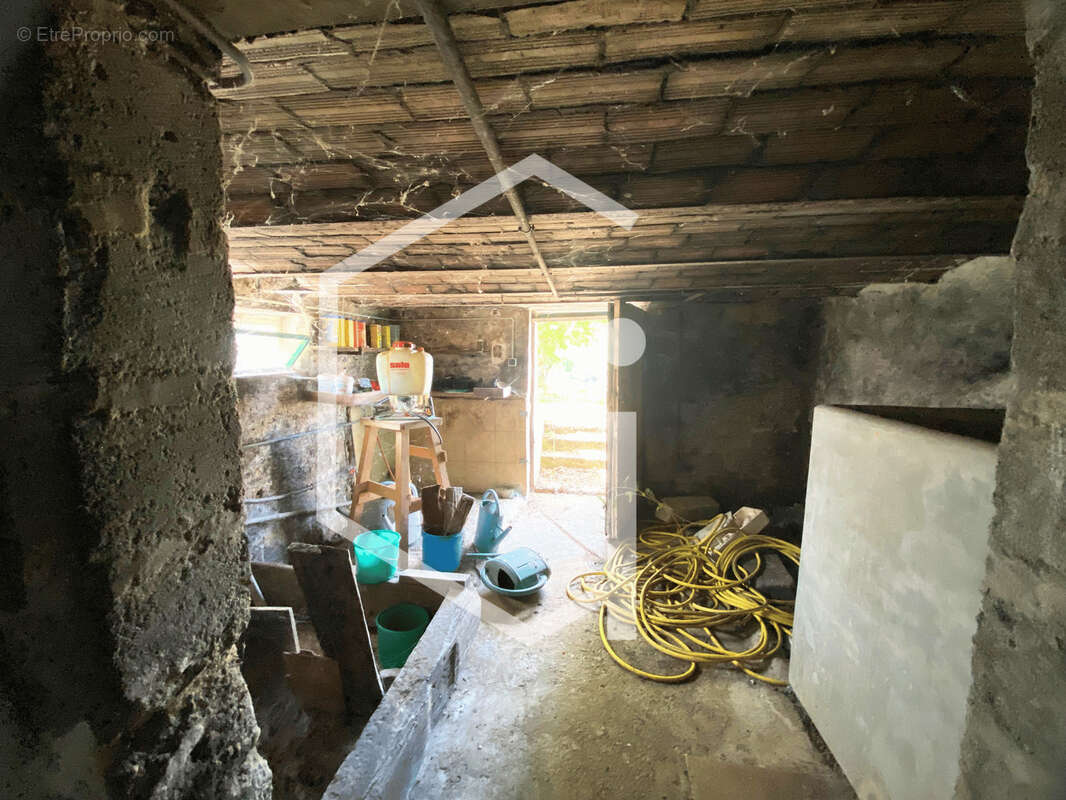 Maison à MYENNES