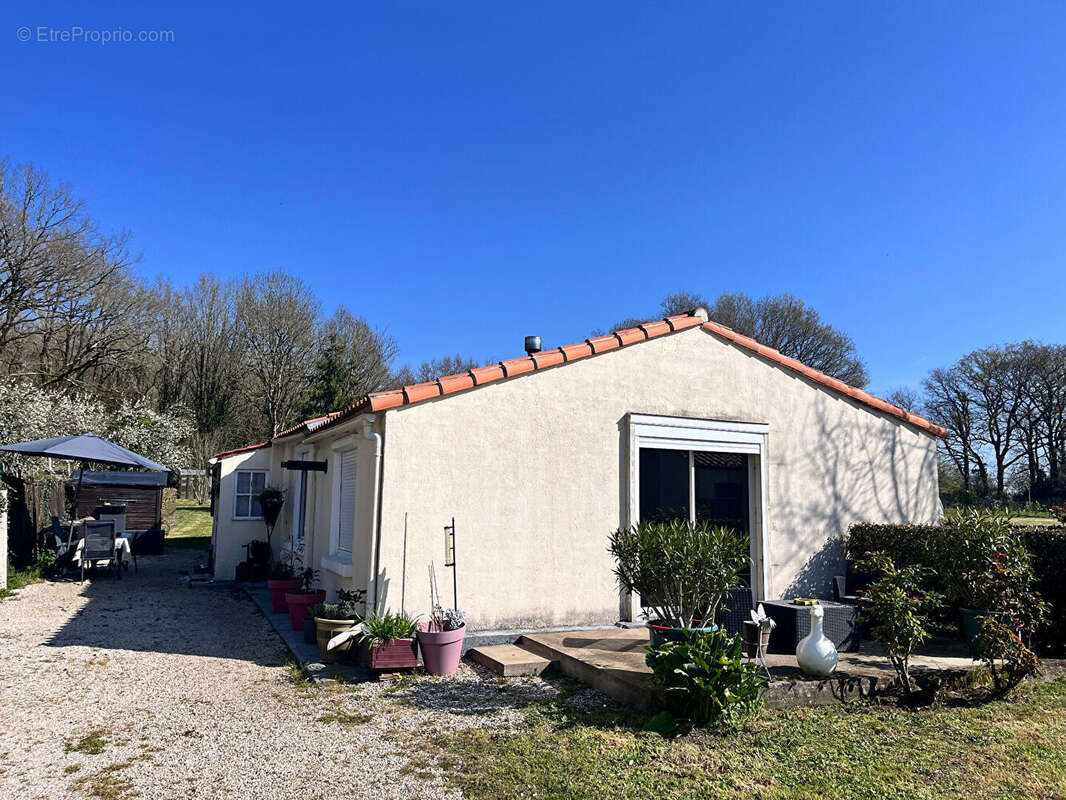 Maison à SAINT-CHRISTOPHE-DU-LIGNERON