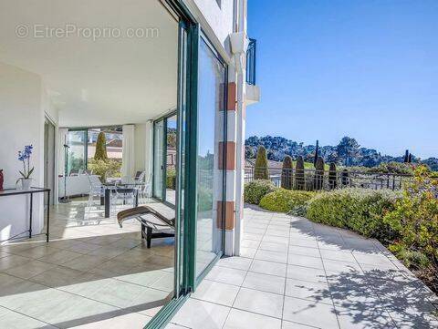 Appartement à MOUGINS