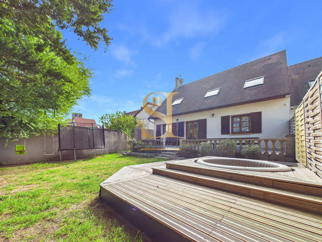 Maison à VIGNEUX-SUR-SEINE