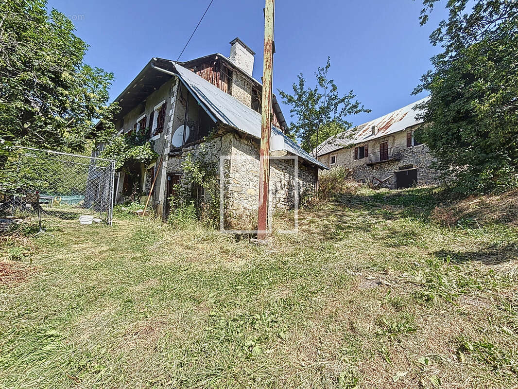 Maison à MEOLANS-REVEL