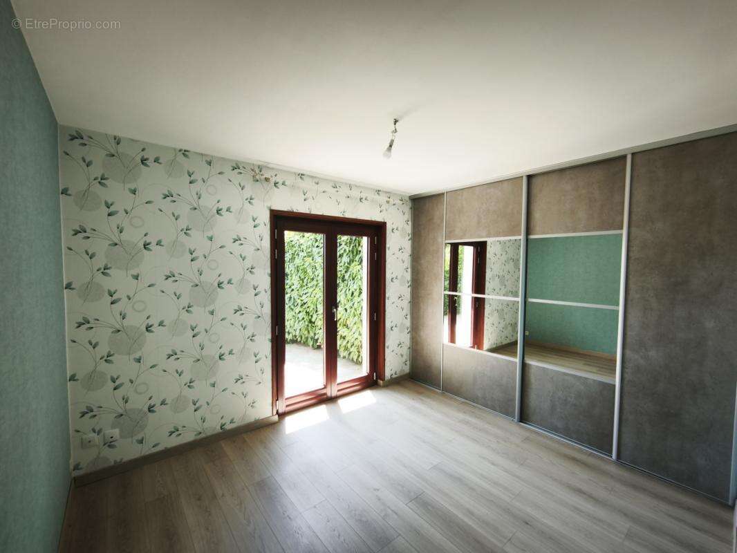 Maison 160 m² à Maringes  - photo 10