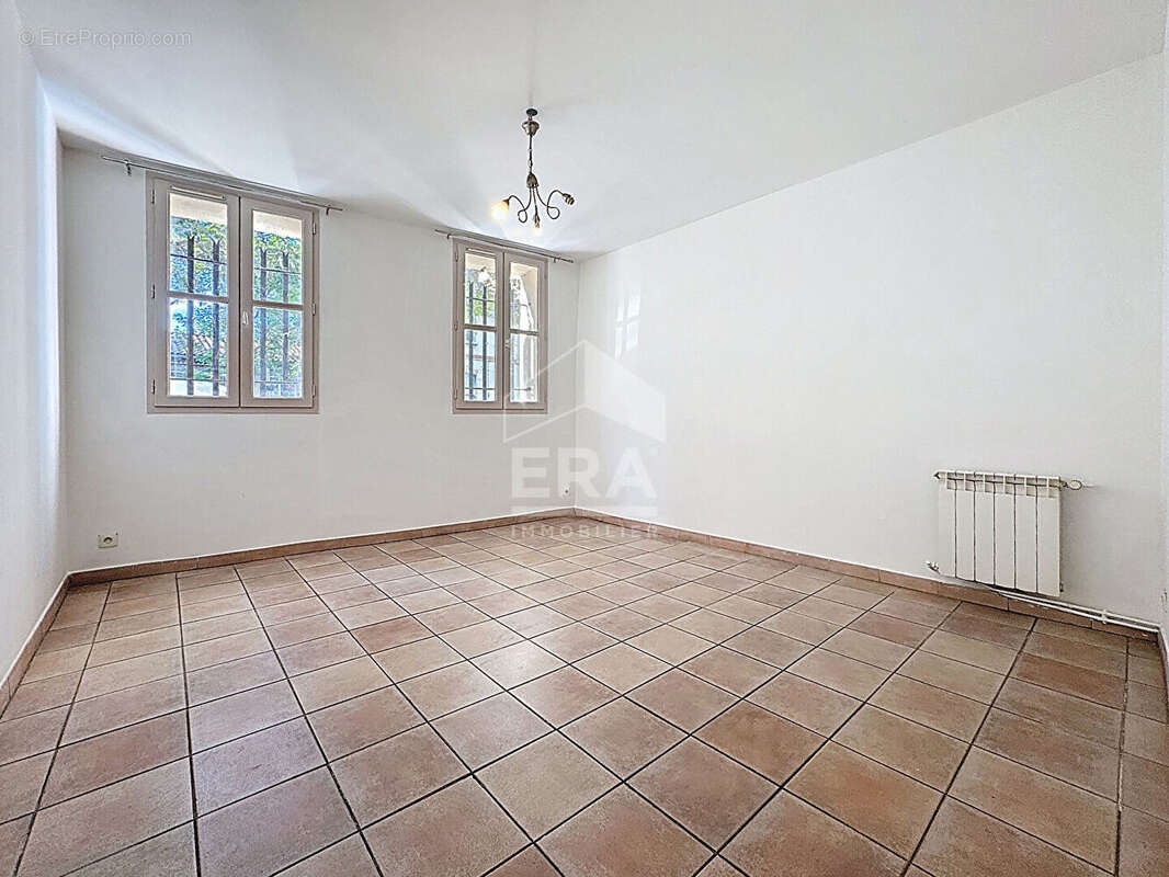 Appartement à MARSEILLE-2E