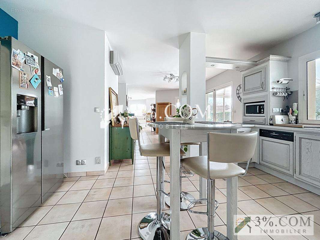 Maison à MONTELEGER