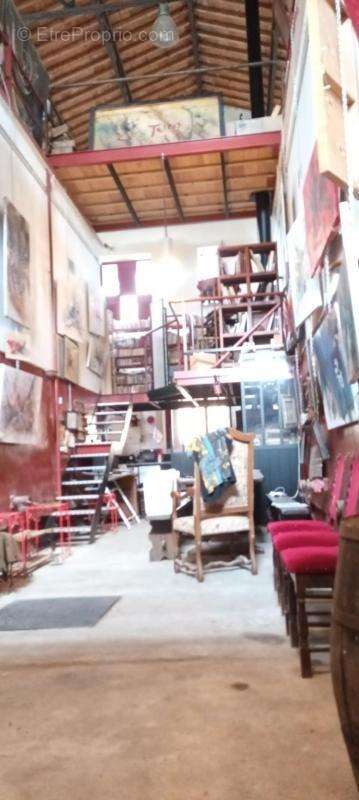 Bien rare et atypique- ancienne cave viticole amenagee atelier d artiste et habitation - photo 8